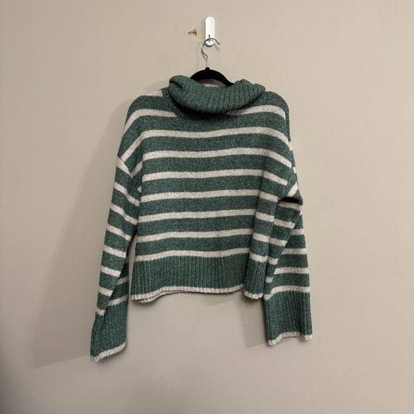 Z SUPPLY SWEATER (A) - Picture 2 of 3